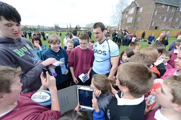 230413 - Cardiff Blues Training at Christ College Brecon -Sam Warburton has his picture taken and signs autographs after training 