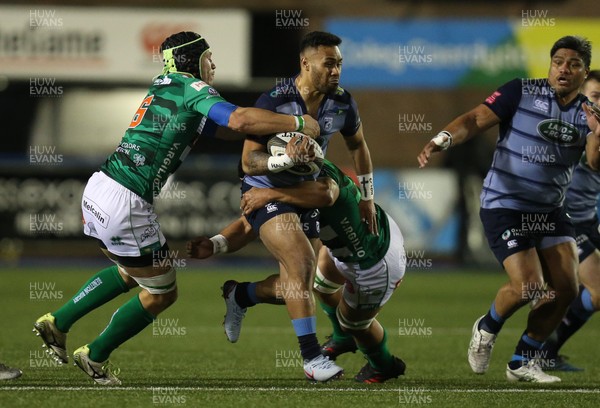 160318 - Cardiff Blues v Benetton Rugby, Guinness PRO14 - Willis Halaholo of Cardiff Blues takes on Francesco Minto of Benetton Rugby and Nasi Manu of Benetton Rugby