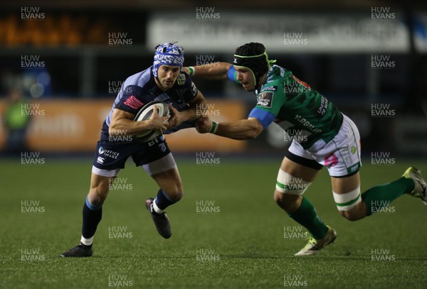 160318 - Cardiff Blues v Benetton Rugby, Guinness PRO14 - Matthew Morgan of Cardiff Blues is held by Francesco Minto of Benetton Rugby