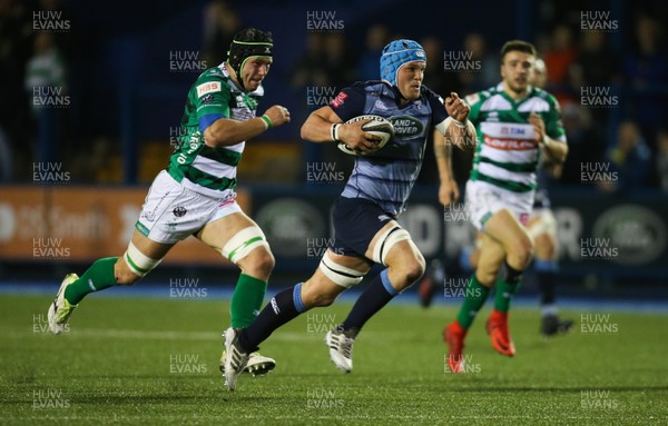 160318 - Cardiff Blues v Benetton Rugby, Guinness PRO14 - Olly Robinson of Cardiff Blues races in to score try