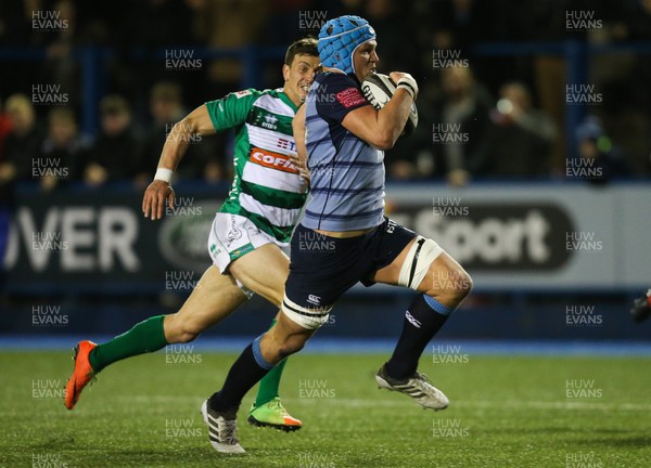 160318 - Cardiff Blues v Benetton Rugby, Guinness PRO14 - Olly Robinson of Cardiff Blues races in to score try