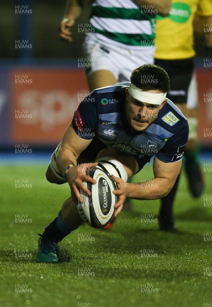 160318 - Cardiff Blues v Benetton Rugby, Guinness PRO14 - Ellis Jenkins of Cardiff Blues dives in to score try