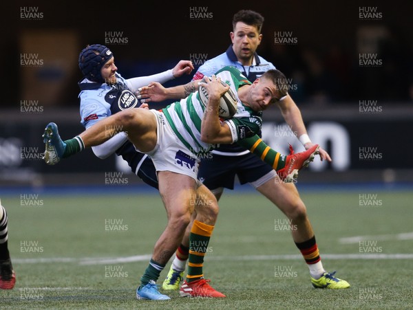 230220 - Cardiff Blues v Benetton Rugby, Guinness PRO14 - Luca Sperandio of Benetton Rugby and Ryan Edwards of Cardiff Blues compete for the ball