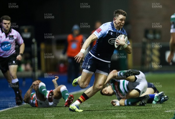 230220 - Cardiff Blues v Benetton Rugby, Guinness PRO14 - Jason Harries of Cardiff Blues breaks away