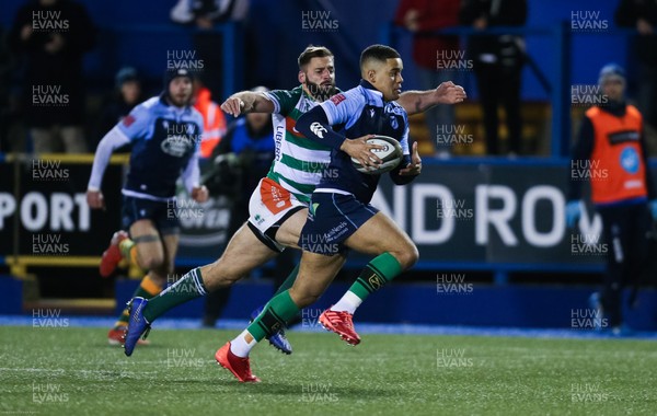 230220 - Cardiff Blues v Benetton Rugby, Guinness PRO14 - Ben Thomas of Cardiff Blues looks to get away from Angelo Esposito of Benetton Rugby