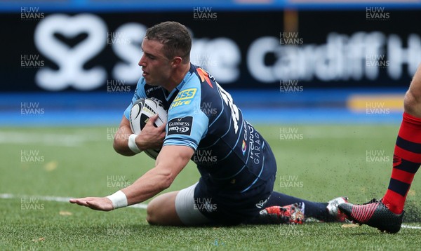 200816 - Cardiff Blues v Bristol Rugby - Pre Season Friendly - Steve Shingler of Cardiff Blues scores a try