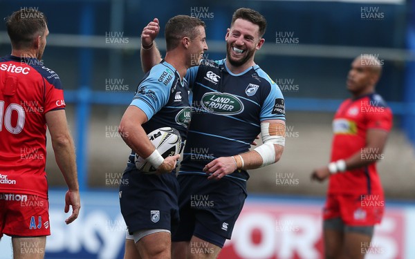 200816 - Cardiff Blues v Bristol Rugby - Pre Season Friendly - Steve Shingler of Cardiff Blues celebrates with Alex Cuthbert after scoring a try