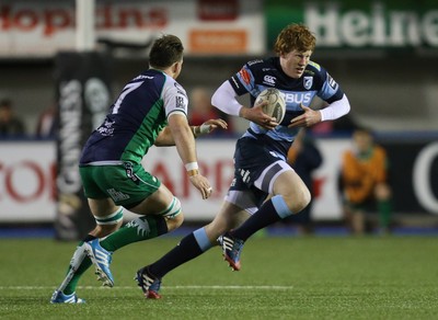 060315 - Cardiff Blues v Connacht, Guinness PRO12 - Cardiff Blues' Rhys Patchell takes on Connacht's Jake Heenan 