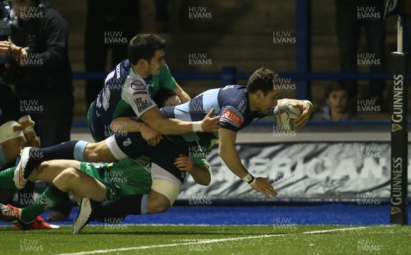 060315 - Cardiff Blues v Connacht, Guinness PRO12 - Cardiff Blues' Joaquin Tuculet powers over to score try