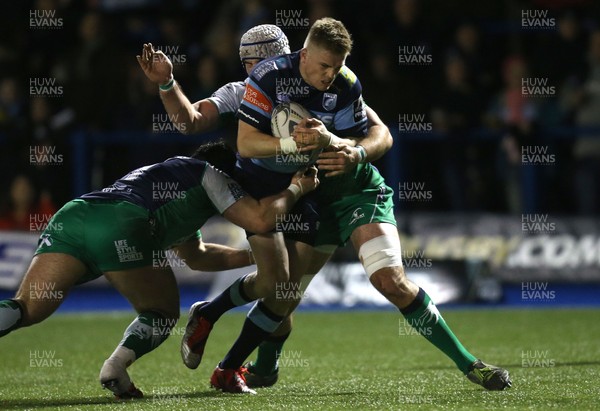 060315 - Cardiff Blues v Connacht, Guinness PRO12 - Cardiff Blues' Gareth Anscombe is tackled