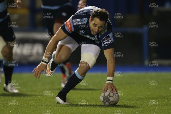 060315 - Cardiff Blues v Connacht, Guinness PRO12 - Cardiff Blues' Joaquin Tuculet raves in to score the winning try