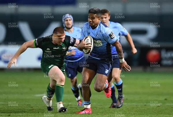 101020 - Cardiff Blues v Connacht - Guinness PRO14 - Rey Lee-Lo of Cardiff Blues gets clear