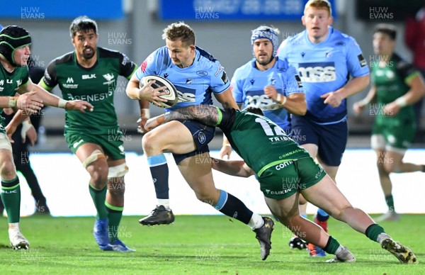 101020 - Cardiff Blues v Connacht - Guinness PRO14 - Hallam Amos of Cardiff Blues is tackled by Sammy Arnold of Connacht