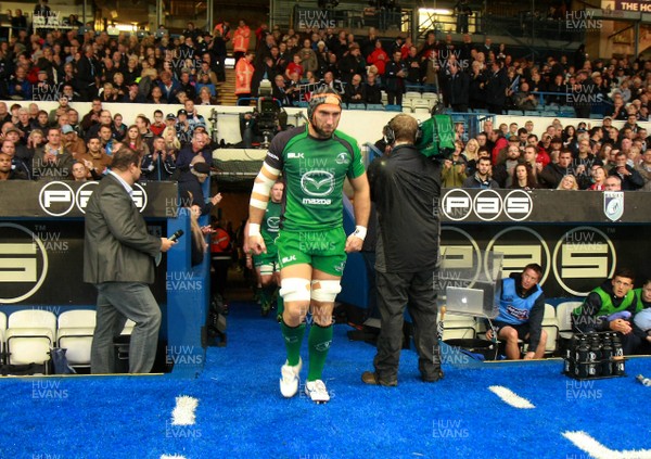 130913 Cardiff Blues v Connacht - RaboDirectPro12 -Connacht's John Muldoon leads the team out on his 200th ppearance