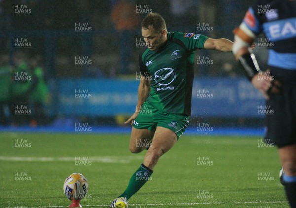 130913 Cardiff Blues v Connacht - RaboDirectPro12 -Connacht's Dan Parks kicks a goal