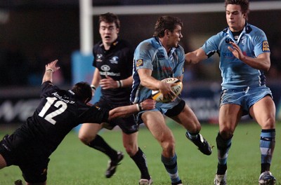 18.11.06  Cardiff Blues v Connacht Cardiff's Marc Stcherbina is tackled by Keith Matthews 