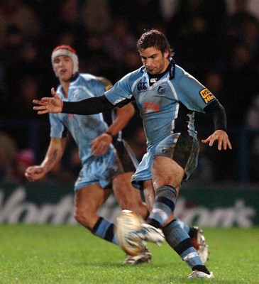 18.11.06  Cardiff Blues v Connacht Cardiff's Nicky Robinson 