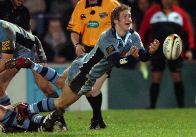 18.11.06  Cardiff Blues v Connacht Cardiff's Wayne Evans 