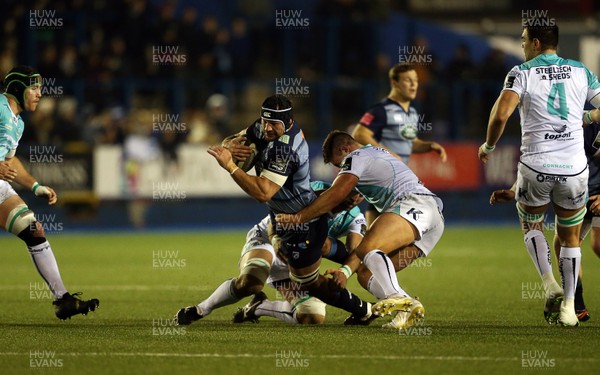 241117 - Cardiff Blues v Connacht - Guinness PRO14 - George Earle of Cardiff Blues is tackled by John Muldoon and Dave Heffernan of Connacht