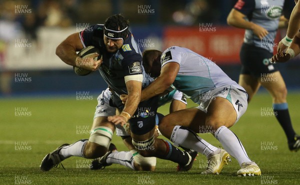 241117 - Cardiff Blues v Connacht - Guinness PRO14 - George Earle of Cardiff Blues is tackled by John Muldoon and Dave Heffernan of Connacht