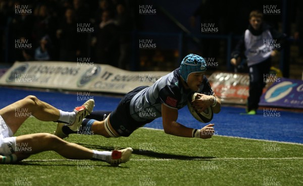241117 - Cardiff Blues v Connacht - Guinness PRO14 - Olly Robinson of Cardiff Blues crosses the line to score a try