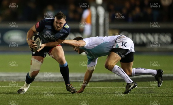 241117 - Cardiff Blues v Connacht - Guinness PRO14 - Owen Lane of Cardiff Blues is tackled by Tom Farrell of Connacht
