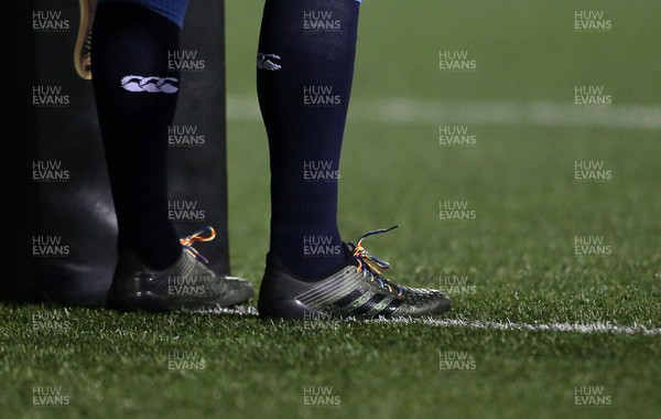 241117 - Cardiff Blues v Connacht - Guinness PRO14 - Multi coloured boot laces