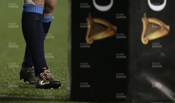241117 - Cardiff Blues v Connacht - Guinness PRO14 - Multi coloured boot laces