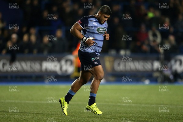 241117 - Cardiff Blues v Connacht - Guinness PRO14 - Nick Williams of Cardiff Blues is given a yellow card by referee Craig Evans