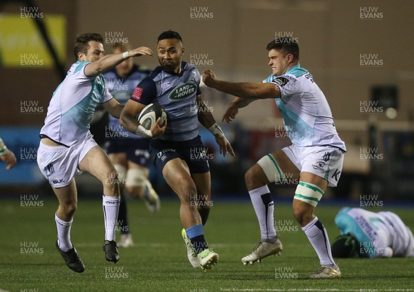 241117 - Cardiff Blues v Connacht, Guinness PRO14 - Willis Halaholo of Cardiff Blues charges through the Connacht defence