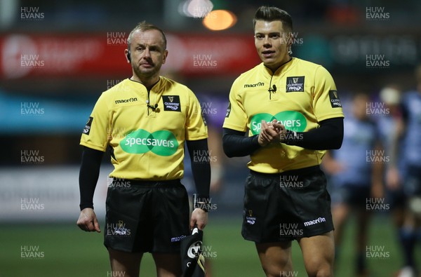 241117 - Cardiff Blues v Connacht, Guinness PRO14 - Referee Craig Evans, right, looks at the big screen while confirming a decision with the TMO