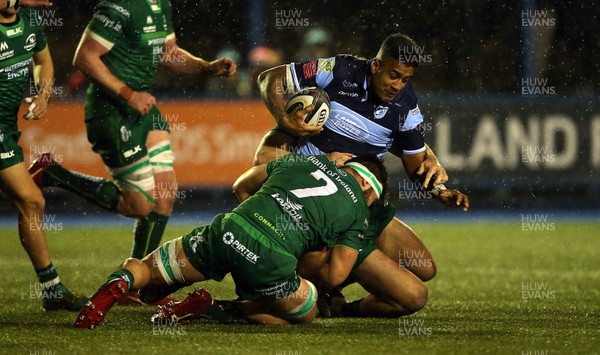260119 - Cardiff Blues v Connacht - Guinness PRO14 - Rey Lee-Lo of Cardiff Blues is tackled by Colby Fainga'a and David Horwitz of Connacht