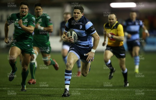 260119 - Cardiff Blues v Connacht - Guinness PRO14 - Lloyd Williams of Cardiff Blues on the charge
