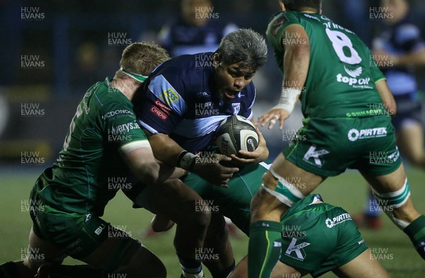 260119 - Cardiff Blues v Connacht - Guinness PRO14 - Nick Williams of Cardiff Blues is tackled by Cillian Gallagher and Eoin McKeon of Connacht