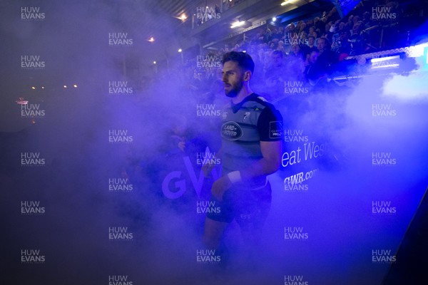 061017 - Cardiff Blues v Dragons Rugby - Guinness PRO14 - Alex Cuthbert of Cardiff Blues runs out of the tunnel