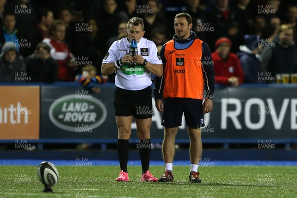 061017 - Cardiff Blues v Dragons Rugby - Guinness PRO14 - Referee Nigel Owens has a drink of water provided by Richie Rees