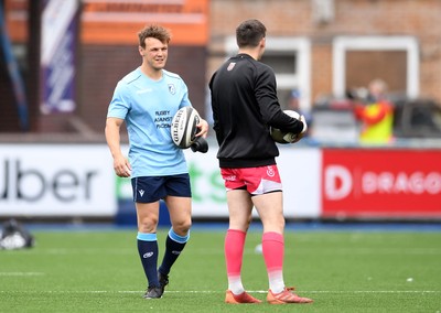 090521 - Cardiff Blues v Dragons - Guinness PRO14 Rainbow Cup - Jarrod Evans of Cardiff Blues and Sam Davies of Dragons during the warm up