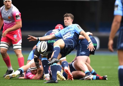 090521 - Cardiff Blues v Dragons - Guinness PRO14 Rainbow Cup - Jamie Hill of Cardiff Blues clears the ball