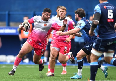 090521 - Cardiff Blues v Dragons - Guinness PRO14 Rainbow Cup - Leon Brown of Dragons takes on Kirby Myhill of Cardiff Blues