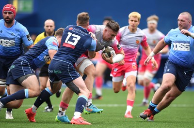 090521 - Cardiff Blues v Dragons - Guinness PRO14 Rainbow Cup - Taine Basham of Dragons is tackled by Max Llewellyn and Owen Lane of Cardiff Blues