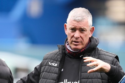 090521 - Cardiff Blues v Dragons, Guinness PRO14 Rainbow Cup - Dragons head coach Dean Ryan during warm up