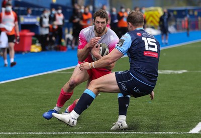 090521 - Cardiff Blues v Dragons, Guinness PRO14 Rainbow Cup - Jonah Holmes of Dragons looks to get past Hallam Amos of Cardiff Blues