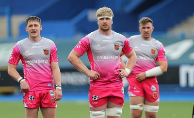 090521 - Cardiff Blues v Dragons, Guinness PRO14 Rainbow Cup - Aaron Wainwright of Dragons, centre, with Sam Davies of Dragons, left, and Taine Basham of Dragons