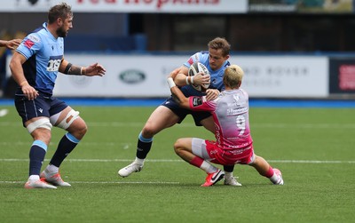 090521 - Cardiff Blues v Dragons, Guinness PRO14 Rainbow Cup - Hallam Amos of Cardiff Blues is tackled by Gonzalo Bertranou of Dragons