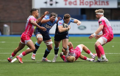 090521 - Cardiff Blues v Dragons, Guinness PRO14 Rainbow Cup - Hallam Amos of Cardiff Blues looks to break the tackle from Gonzalo Bertranou of Dragons