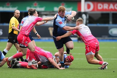 090521 - Cardiff Blues v Dragons, Guinness PRO14 Rainbow Cup - Rhys Carre of Cardiff Blues takes on Sam Davies of Dragons and Taylor Davies of Dragons