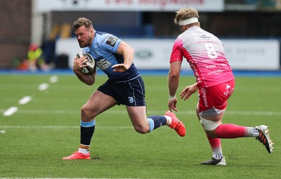 090521 - Cardiff Blues v Dragons, Guinness PRO14 Rainbow Cup - Owen Lane of Cardiff Blues takes on Aaron Wainwright of Dragons