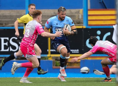 090521 - Cardiff Blues v Dragons, Guinness PRO14 Rainbow Cup - Josh Turnbull of Cardiff Blues takes on Ioan Davies of Dragons and Aneurin Owen of Dragons