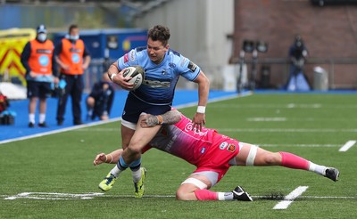 090521 - Cardiff Blues v Dragons, Guinness PRO14 Rainbow Cup - Jason Harries of Cardiff Blues is tackled by Ross Moriarty of Dragons