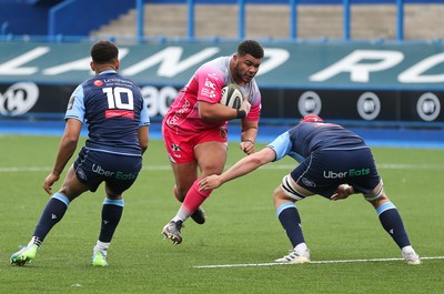 090521 - Cardiff Blues v Dragons, Guinness PRO14 Rainbow Cup - Leon Brown of Dragons takes on Cory Hill of Cardiff Blues